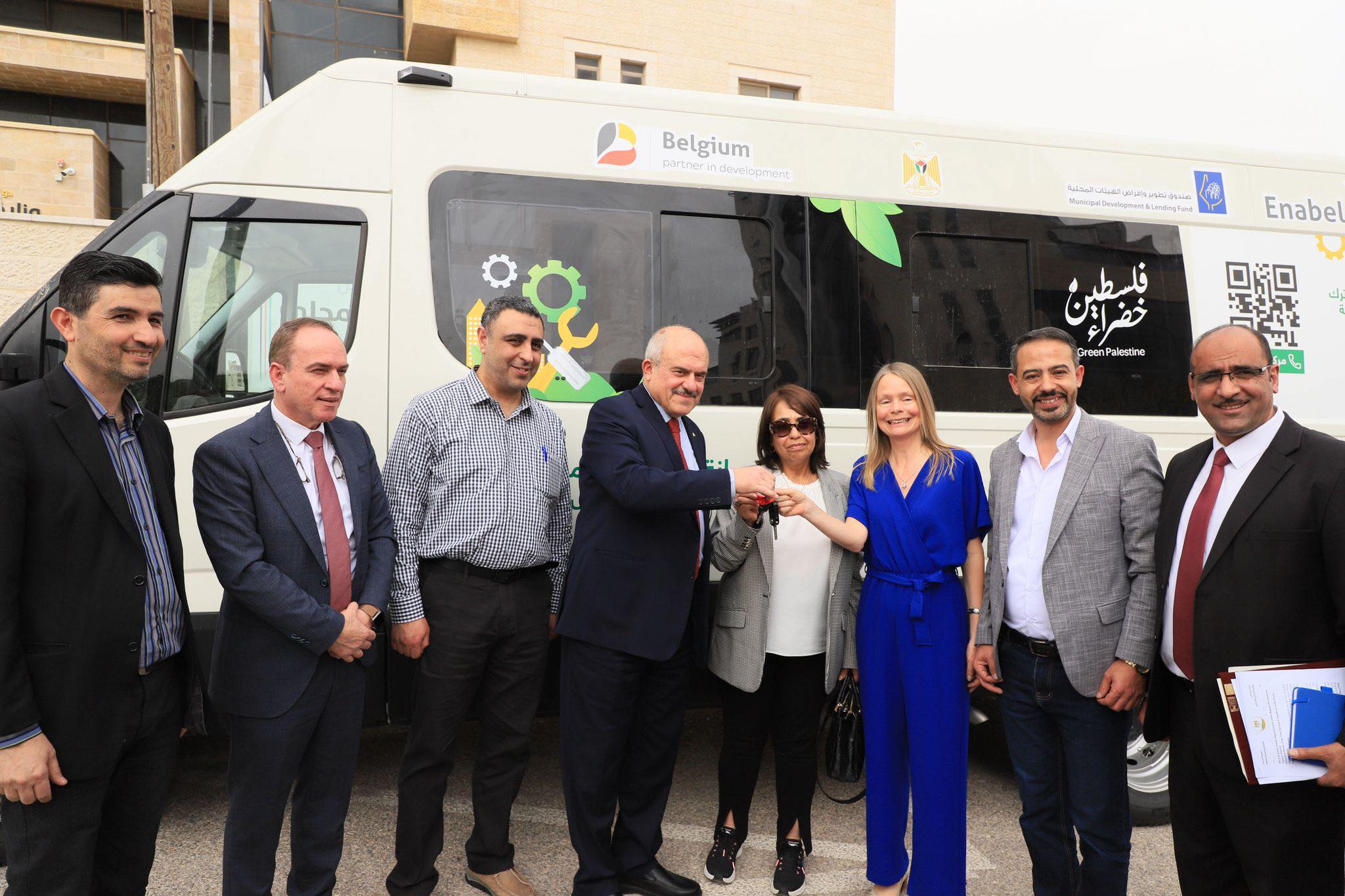 الوزير حجاوي يُسلم عددا من مجالس الخدمات المشتركة سيارات للصيانة